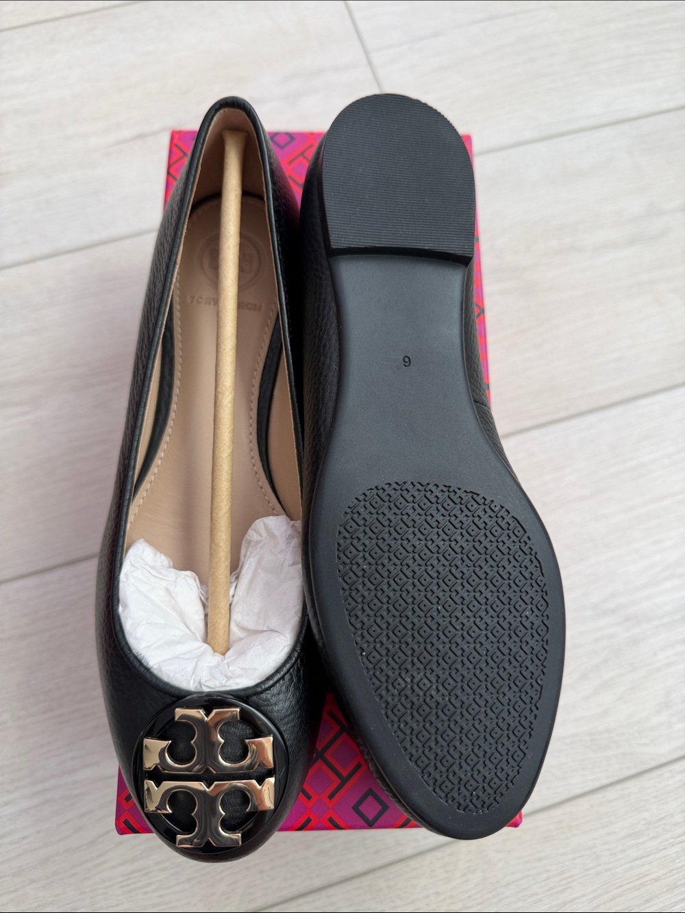 Tory Burch Black Leather Logo Round-Toe Flats - Picture 4 of 4